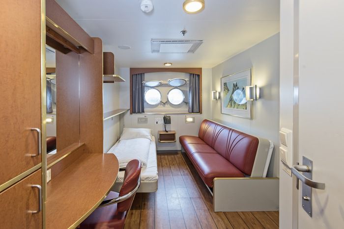 Polar Outside | Twin on lower deck with porthole